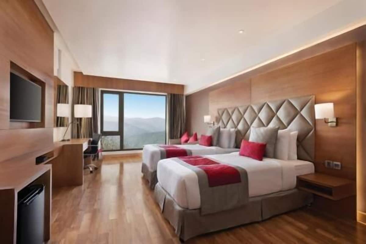 1 bedroom, premium bedding, minibar, in-room safe