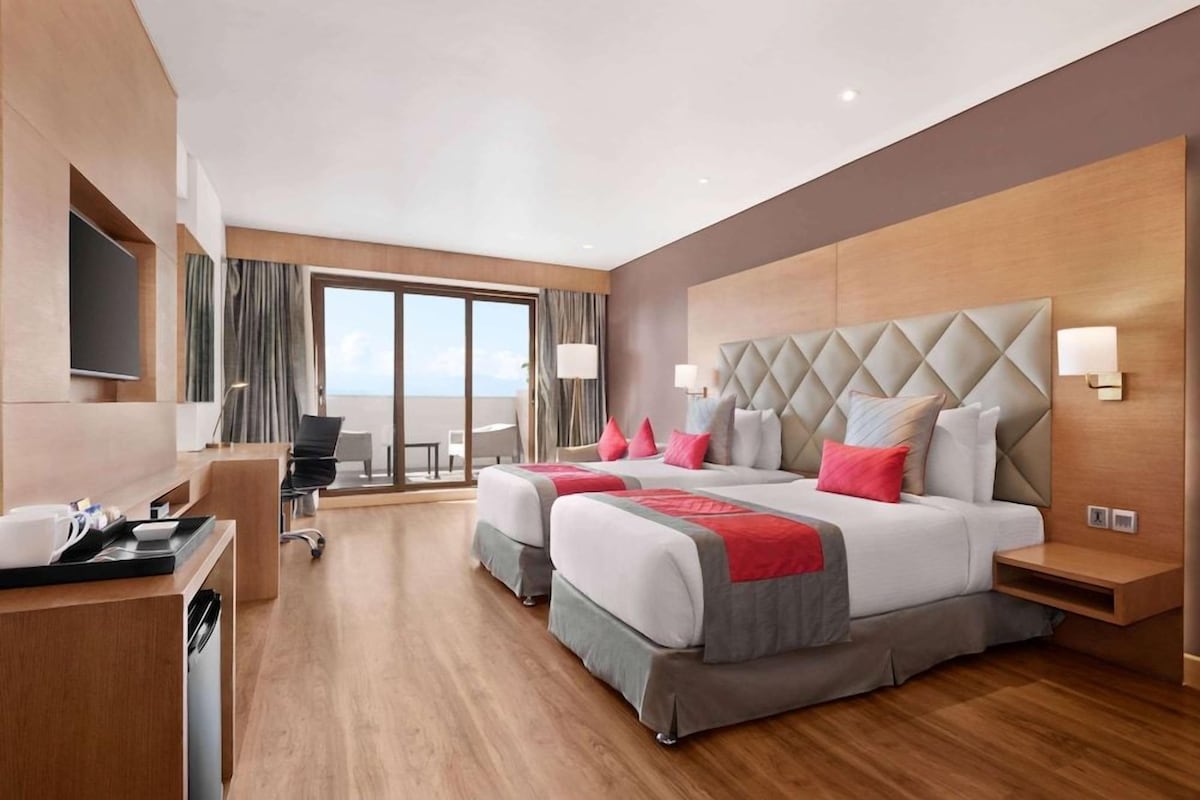 1 bedroom, premium bedding, minibar, in-room safe