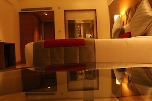 1 bedroom, premium bedding, minibar, in-room safe