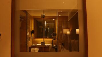 1 bedroom, premium bedding, minibar, in-room safe