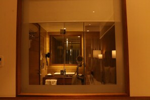 1 Schlafzimmer, hochwertige Bettwaren, Minibar, Zimmersafe
