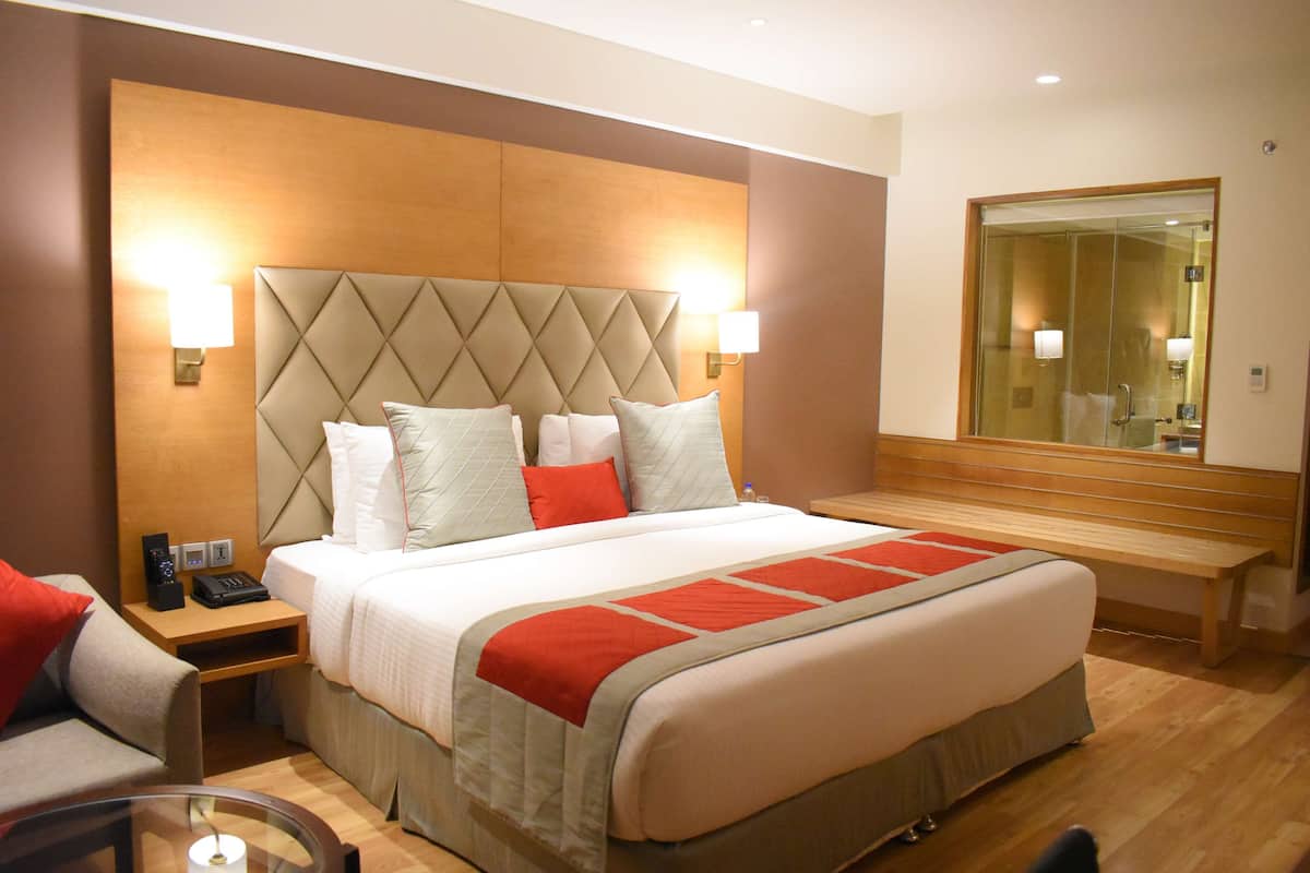 1 bedroom, premium bedding, minibar, in-room safe