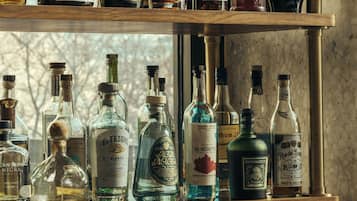 Bar (trong khuôn viên)