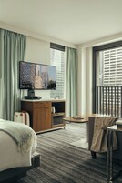 Studio (View) | Seprai premium, bantalan ekstra lembut, dan brankas