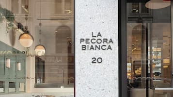 Se sirven desayunos, comidas, cenas y cocina italiana