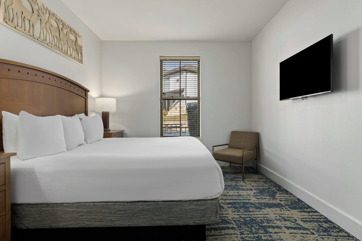 Standard Condo, 3 Bedrooms | Hypo-allergenic bedding available, iron/ironing board, WiFi (surcharge)