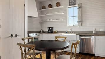 Presidential Suite, 1 Bedroom, Kitchen | Private kitchen | Coffee/tea maker