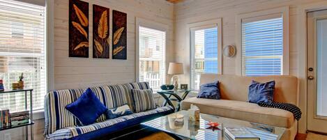 Casa, 4 habitaciones | Área de sala de estar | Reproductor de DVD