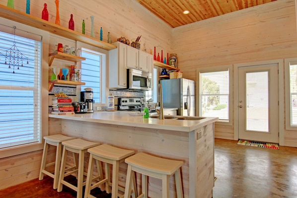 House, 4 Bedrooms | Private kitchen | Fridge, microwave, coffee/tea maker