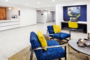 Lobby sitting area - Country Inn & Suites by Radisson, Montgomerty East I-85 (Montgomery)