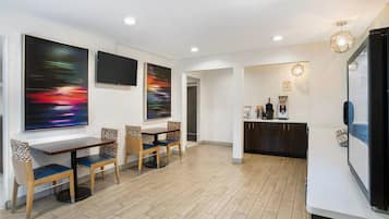 TĂ€gliches inbegriffenes FrĂŒhstĂŒcksbuffet