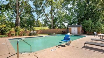 Seasonal outdoor pool, open 10:00 AM to 8:00 PM, sun loungers