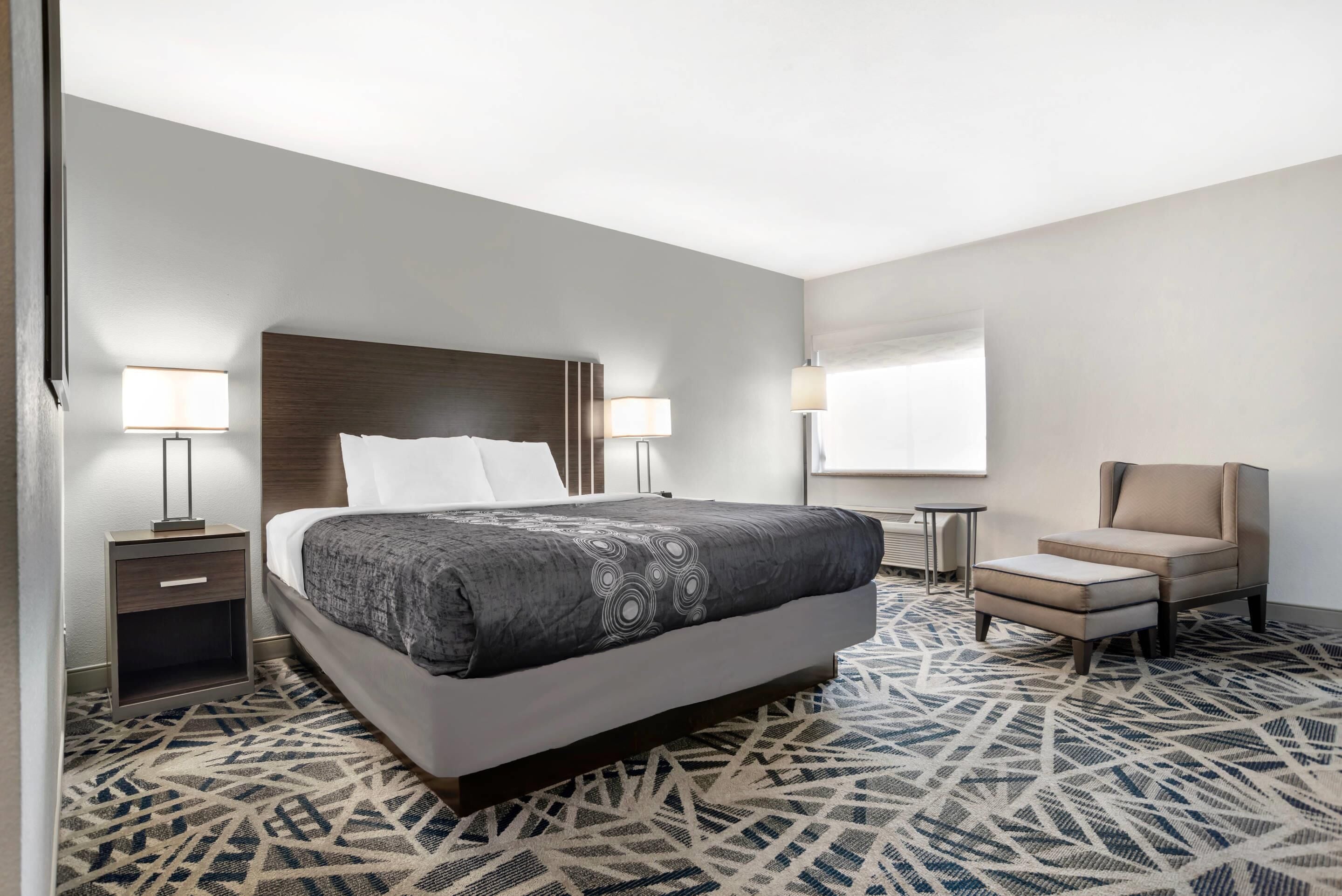 Bureau, espace de travail pour ordinateur portable, rideaux occultants