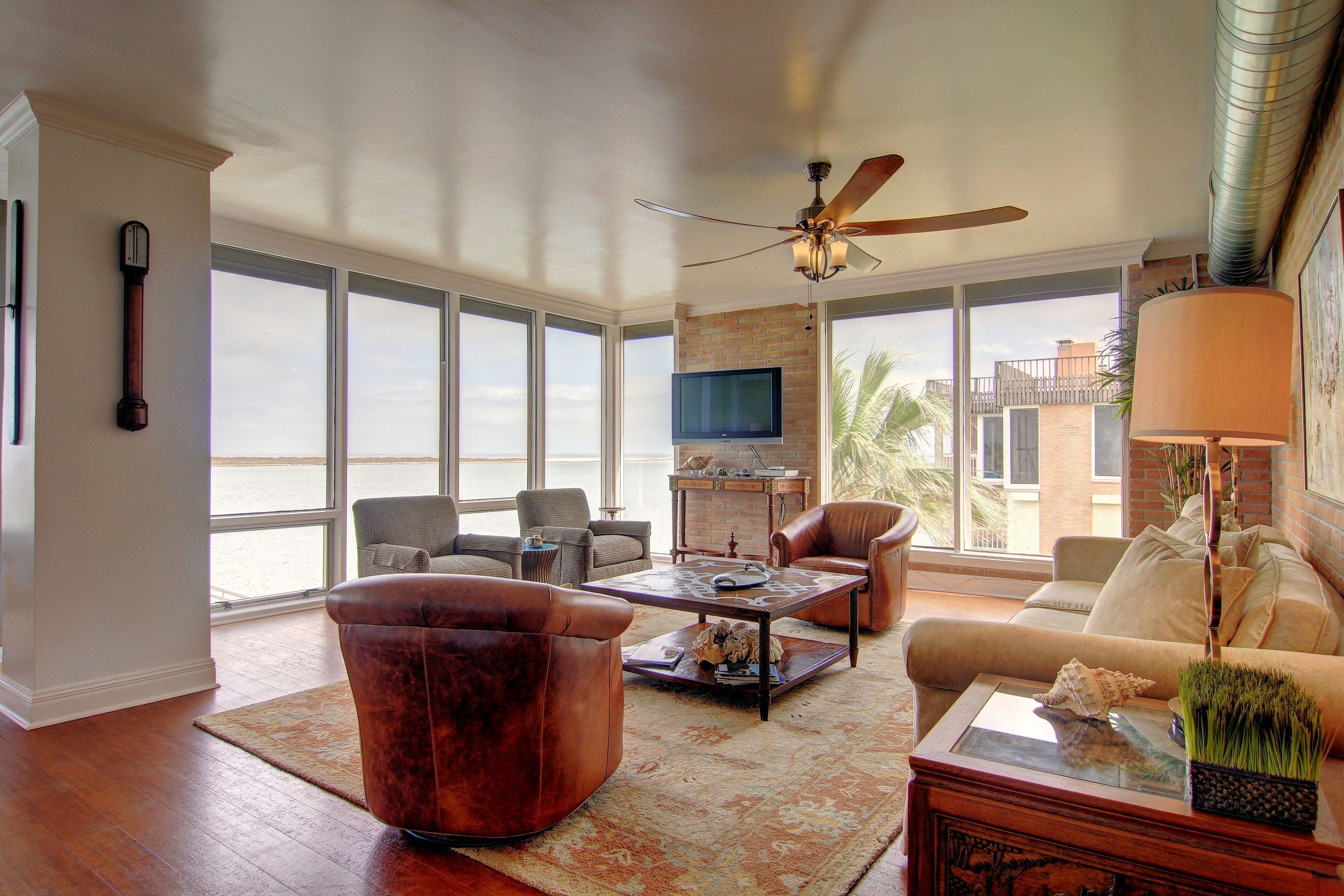 Condo, 2 Bedrooms | Living area | DVD player