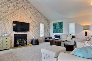 House, 4 Bedrooms | Living area - Avalon Sunrise LC13 (Port Aransas)