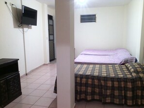 豪華三人房 | 低過敏寢具、免費無線上網、床單