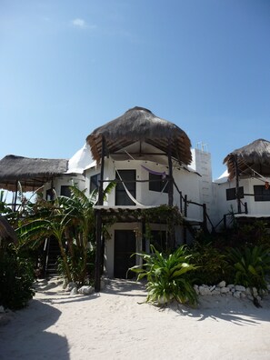 In-room safe, bed sheets - Rancho Sak-Ol (Puerto Morelos)