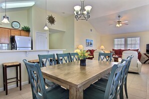 House, 4 Bedrooms | In-room dining - Flip Flop Stop SL 504 (Port Aransas)