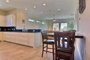 House, 4 Bedrooms | Private kitchen