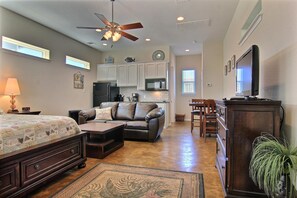 Huis, 4 slaapkamers | Woonruimte | Een dvd-speler