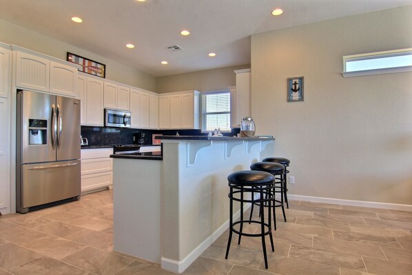 House, 4 Bedrooms | Private kitchen