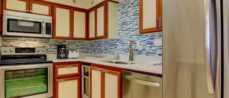 Condo, 2 Bedrooms | Private kitchen