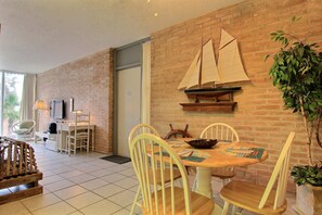 Condo, 1 Bedroom | In-room dining