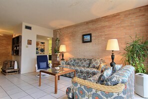 Apartment, 1 Schlafzimmer | Wohnbereich | DVD-Player