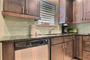 公寓客房, 4 間臥室 | 私人廚房 | 電冰箱、微波爐、爐台、洗碗機