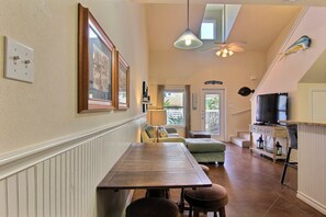 House, 2 Bedrooms | In-room dining