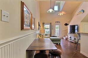 House, 2 Bedrooms | In-room dining