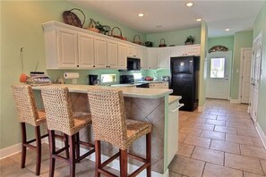 Huis, 4 slaapkamers | Privékeuken | Een koelkast, een magnetron, een kookplaat, een vaatwasser