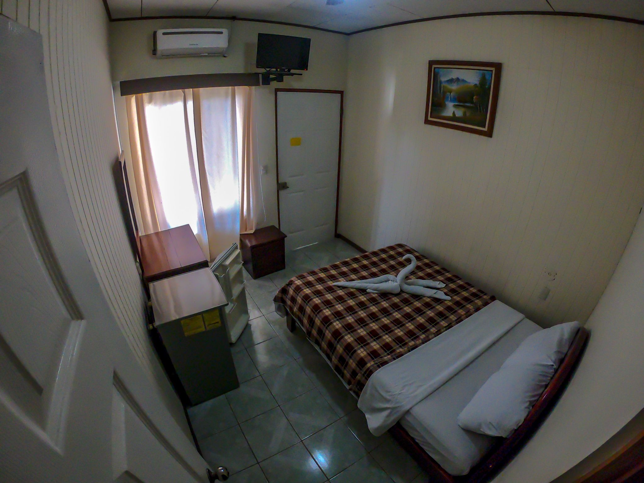 standard room | minibar, in-room safe, free wifi, bed sheets