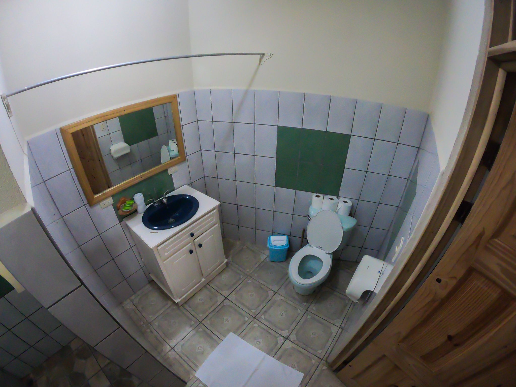 shower, free toiletries, towels