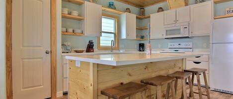 Privékeuken | Een koelkast, een microgolfoven, een koffiezetapparaat/waterkoker