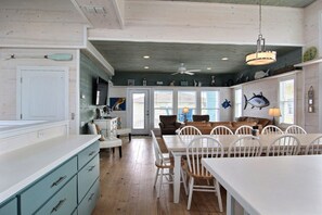 House, 4 Bedrooms | Living area