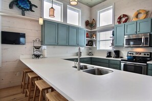 Casa, 4 habitaciones | Cocina privada | Refrigerador, microondas, horno y parrilla de estufa 