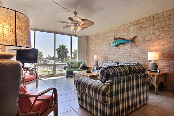 Condo, 2 Bedrooms | Living room