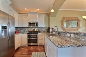 House, 3 Bedrooms | Private kitchen | Fridge, microwave, coffee/tea maker