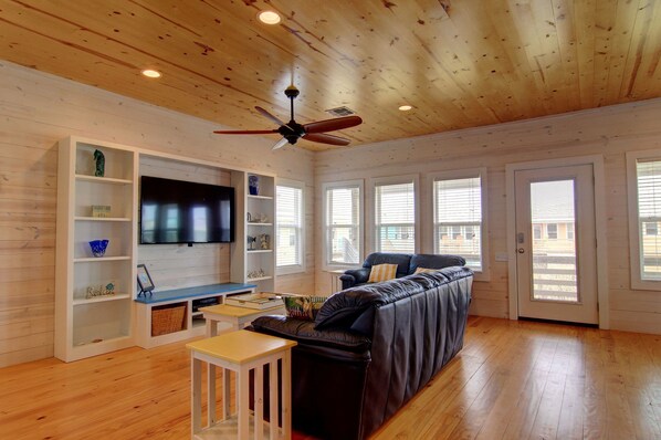 House, 4 Bedrooms | Living room