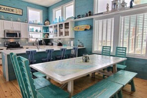 In-room dining - Sol Mates VW61 (Port Aransas)