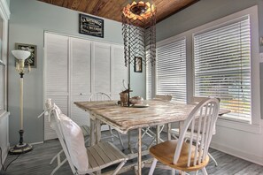 House, 2 Bedrooms | In-room dining - Vintage Charm WR141 (Port Aransas)