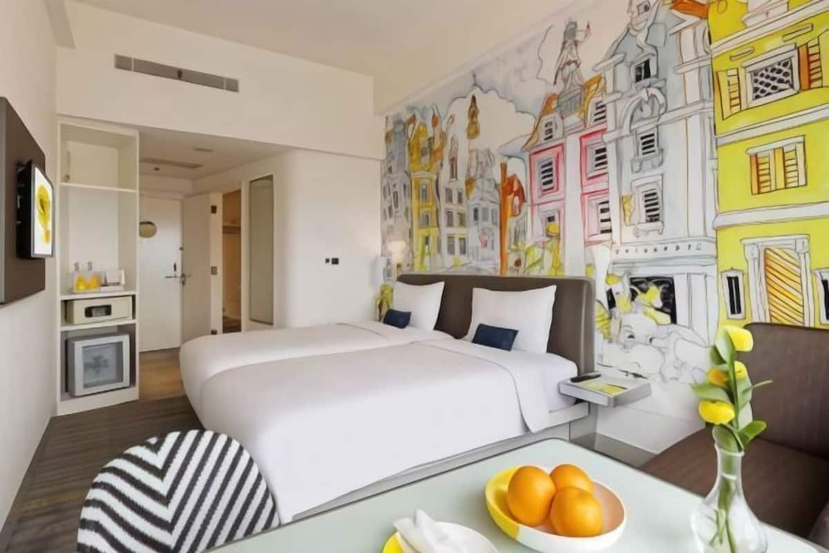 1 bedroom, in-room safe, desk, blackout curtains