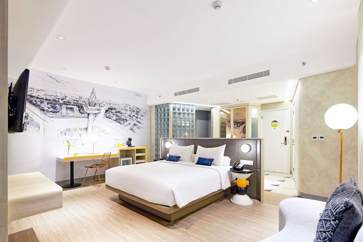 Suite (Yello) | 1 Schlafzimmer, Zimmersafe, Schreibtisch, Verdunkelungsvorhänge
