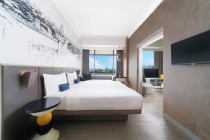 Χρηματοκιβώτιο στο δωμάτιο, γραφείο, κουρτίνες συσκότισης, ηχομόνωση 