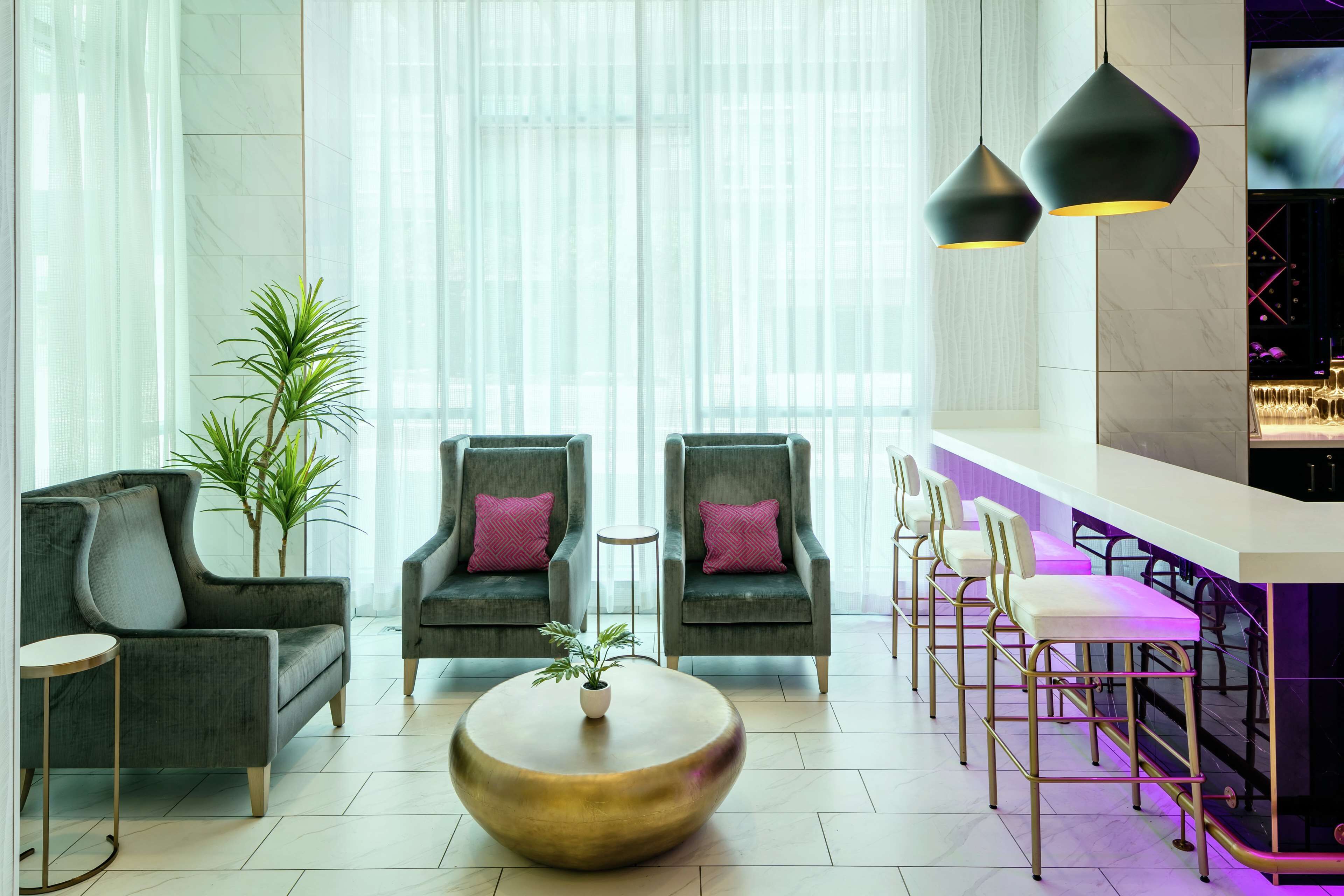 serves breakfast, dinner and happy hour