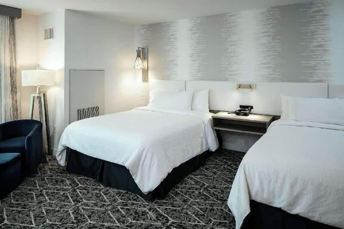 Coffre-fort, bureau, espace de travail pour ordinateurs portables