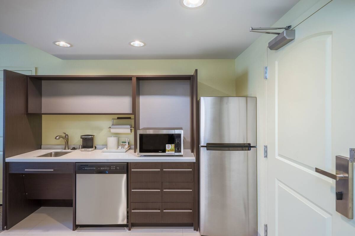 Private kitchen | Fridge, microwave, dishwasher, toaster