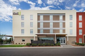 Front of property - Home2 Suites by Hilton Bowling Green Hotel (Bowling Green)