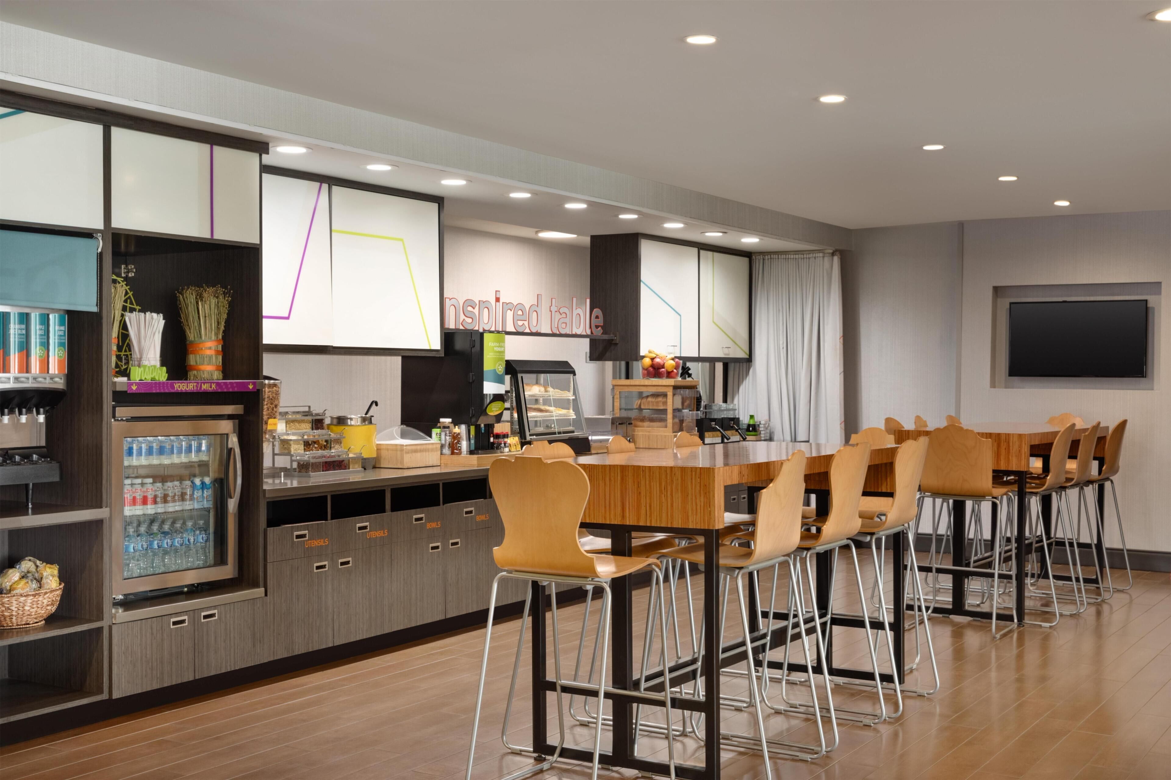 Free buffet breakfast on weekdays